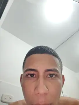 Snapshot of Davig4 chatting on 10-18-25, 07:16 Davig4 online show from 10-18-25, 07:16