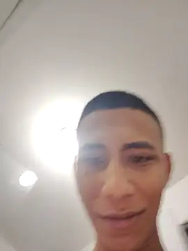 Snapshot of Davig4 chatting on 11-05-25, 09:45 Davig4 online show from 11-05-25, 09:45