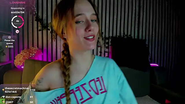 Snapshot of Casey_Sweeet chatting on 02-19-26, 09:12 Casey Sweeet online show from 02-19-26, 09:12