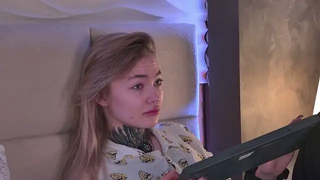 AriWild online show from 11-06-25, 02:26