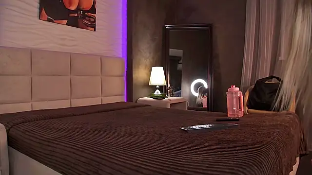 AriWild online show from 10-13-25, 04:36