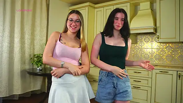 DarelleFaux online show from 11-10-25, 03:33