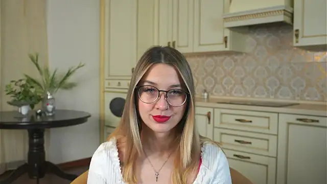 DarelleFaux online show from 09-30-25, 03:12