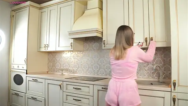 DarelleFaux online show from 09-26-25, 03:35