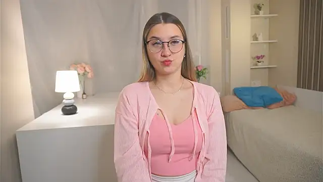 DarelleFaux online show from 11-29-25, 03:17