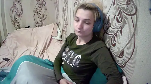 Snapshot of AlissaClark chatting on 04-30-26, 08:57 AlissaClark online show from 04-30-26, 08:57