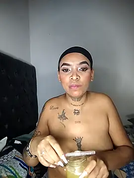 Snapshot of Vale_Nikol21 chatting on 11-26-25, 03:06 Vale Nikol21 online show from 11-26-25, 03:06