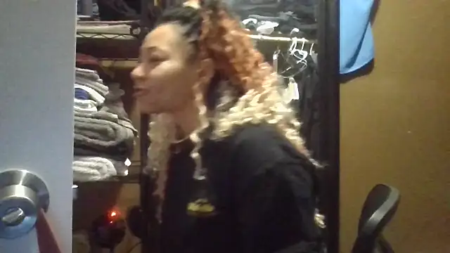 Flossee online show from 01-08-26, 11:44