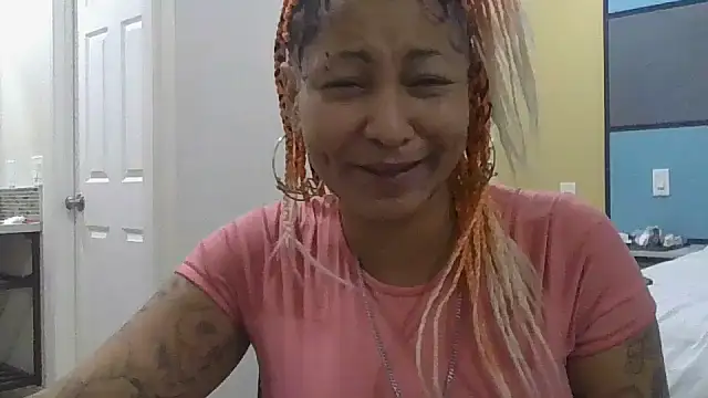 Snapshot of Flossee chatting on 09-14-25, 04:07 Flossee online show from 09-14-25, 04:07