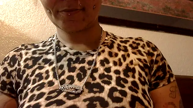 Snapshot of Flossee chatting on 09-30-25, 10:49 Flossee online show from 09-30-25, 10:49