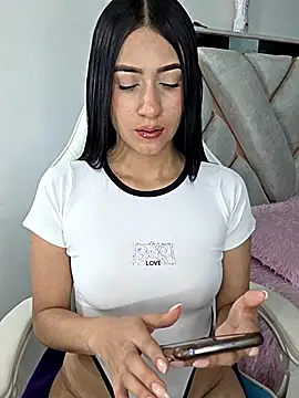 isabela l online show from 05-15-26, 12:30