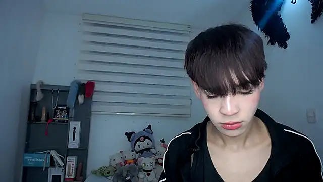 Snapshot of lucky_stricke chatting on 10-22-25, 03:39 lucky stricke online show from 10-22-25, 03:39