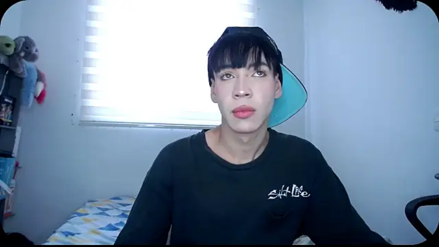 Snapshot of lucky_stricke chatting on 09-28-25, 08:16 lucky stricke online show from 09-28-25, 08:16