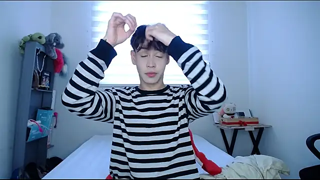 Snapshot of lucky_stricke chatting on 09-20-25, 08:47 lucky stricke online show from 09-20-25, 08:47