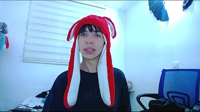 Snapshot of lucky_stricke chatting on 10-14-25, 04:46 lucky stricke online show from 10-14-25, 04:46