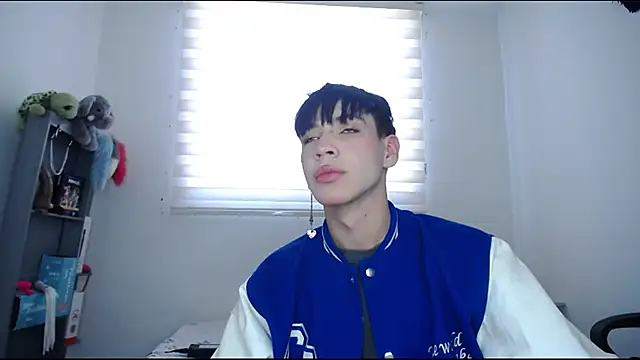 Snapshot of lucky_stricke chatting on 10-02-25, 08:01 lucky stricke online show from 10-02-25, 08:01