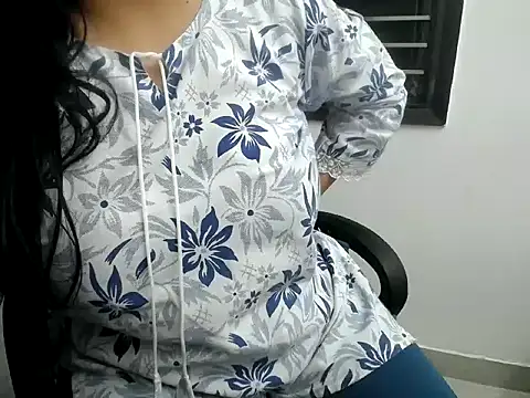 Snapshot of Roshi_Love chatting on 06-02-26, 04:40 Roshi Love online show from 06-02-26, 04:40