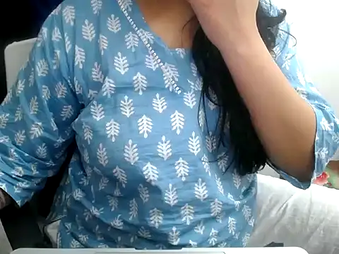 Snapshot of Roshi_Love chatting on 06-22-26, 07:33 Roshi Love online show from 06-22-26, 07:33