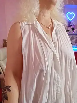 SquirtMilf00 online show from 07-17-26, 04:43