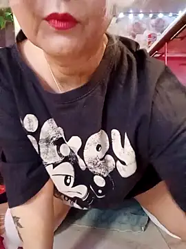 Snapshot of SquirtMilf00 chatting on 02-26-26, 04:34 SquirtMilf00 online show from 02-26-26, 04:34