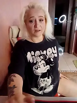 Snapshot of SquirtMilf00 chatting on 02-27-26, 04:23 SquirtMilf00 online show from 02-27-26, 04:23