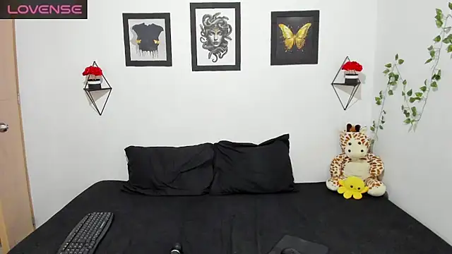 Snapshot of Alysson_Billy chatting on 10-04-25, 10:33 Alysson Billy online show from 10-04-25, 10:33