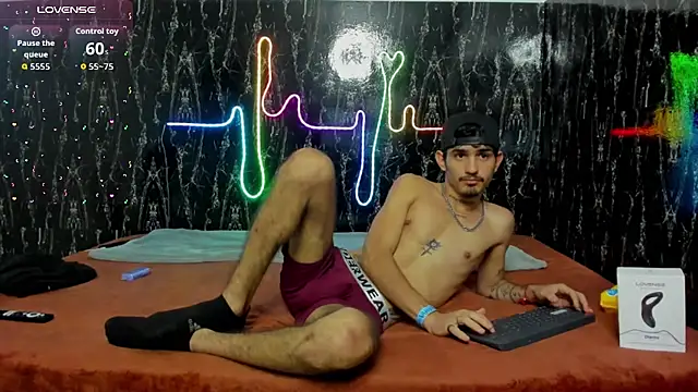 nextboywell1 online show from 12-23-25, 03:06