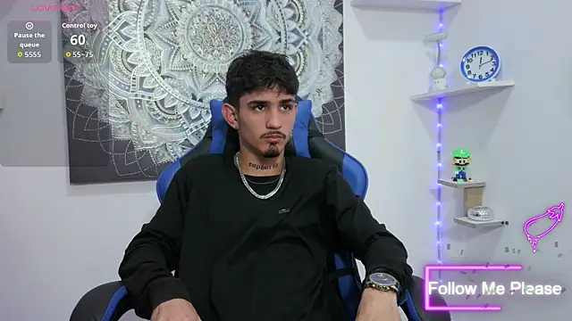 nextboywell1 online show from 04-17-26, 03:53