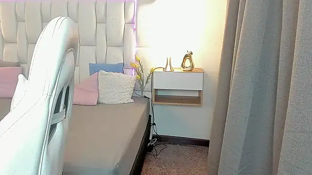 nextboywell1 online show from 04-14-26, 04:28