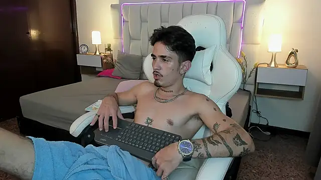 nextboywell1 online show from 04-13-26, 03:16