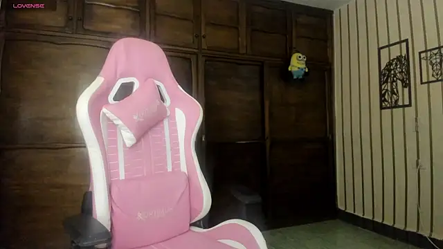 Luisa Red online show from 04-15-26, 02:28