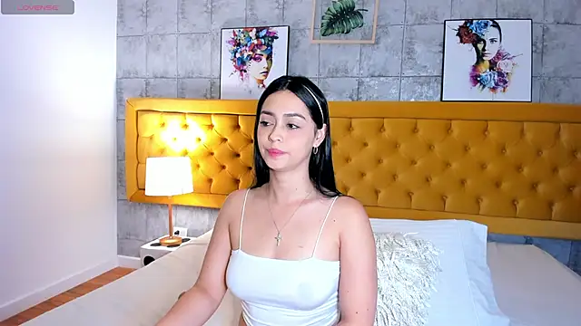 Snapshot of EmilyyRamirez chatting on 10-18-25, 01:13 EmilyyRamirez online show from 10-18-25, 01:13