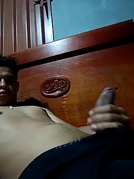 Snapshot of Batm01 chatting on 04-28-26, 01:04 Batm01 online show from 04-28-26, 01:04