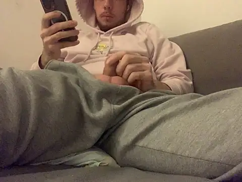 Snapshot of maxiii_456 chatting on 10-20-25, 10:32 maxiii 456 online show from 10-20-25, 10:32