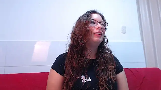 Snapshot of zoewhite2 chatting on 10-25-25, 07:14 zoewhite2 online show from 10-25-25, 07:14