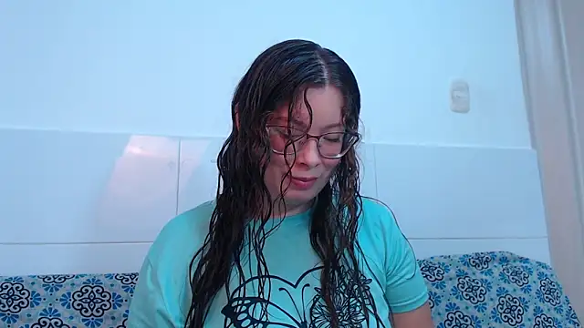 Snapshot of zoewhite2 chatting on 11-29-25, 09:04 zoewhite2 online show from 11-29-25, 09:04