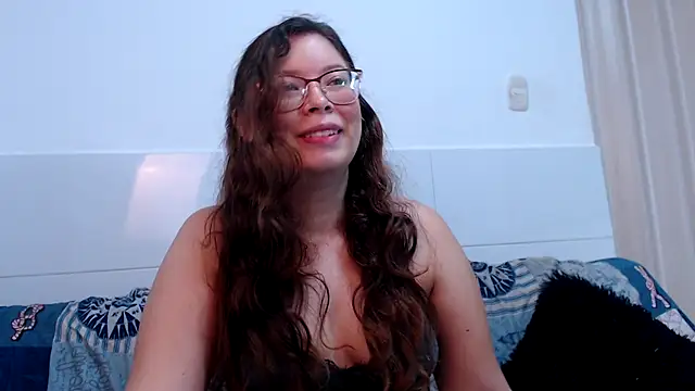 Snapshot of zoewhite2 chatting on 12-01-25, 02:18 zoewhite2 online show from 12-01-25, 02:18