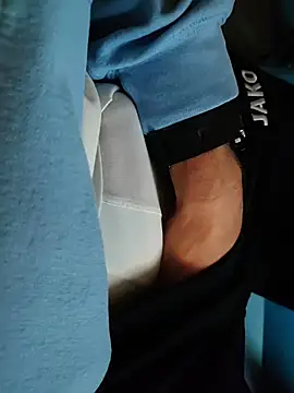 Snapshot of MyDick4You666 chatting on 12-04-25, 02:27 MyDick4You666 online show from 12-04-25, 02:27