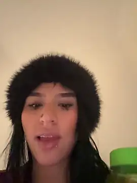 Snapshot of Luna-Smitt chatting on 10-17-25, 11:34 Luna-Smitt online show from 10-17-25, 11:34