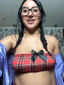 Snapshot of Luna-Smitt chatting on 10-16-25, 11:40 Luna-Smitt online show from 10-16-25, 11:40