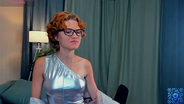 Snapshot of EdlinGathright chatting on 10-27-25, 04:13 EdlinGathright online show from 10-27-25, 04:13