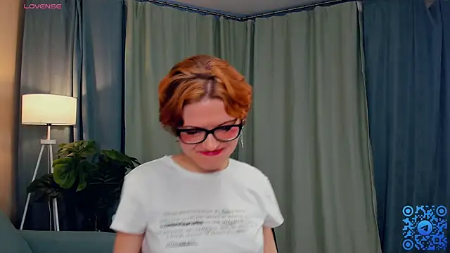 Snapshot of EdlinGathright chatting on 10-11-25, 04:13 EdlinGathright online show from 10-11-25, 04:13