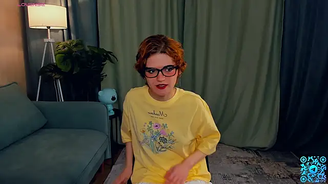 Snapshot of EdlinGathright chatting on 10-15-25, 04:11 EdlinGathright online show from 10-15-25, 04:11