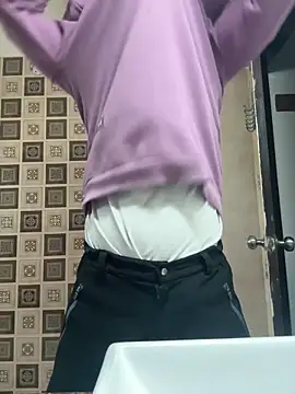 Snapshot of Atngt_69 chatting on 12-15-25, 04:29 Atngt 69 online show from 12-15-25, 04:29