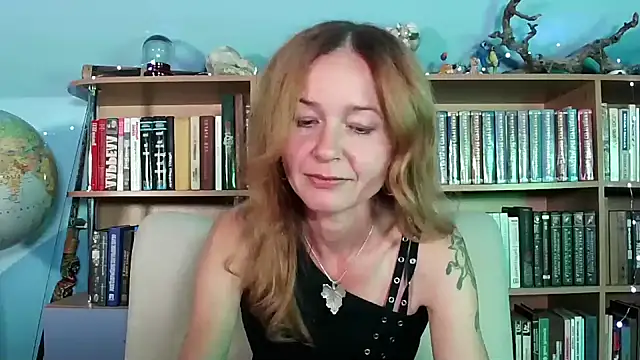 Snapshot of Foxilady357 chatting on 09-14-25, 02:17 Foxilady357 online show from 09-14-25, 02:17