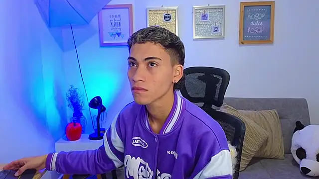 yulian vasquez online show from 11-17-25, 12:31