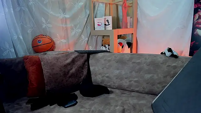 LoganTwink18 online show from 04-08-26, 02:29