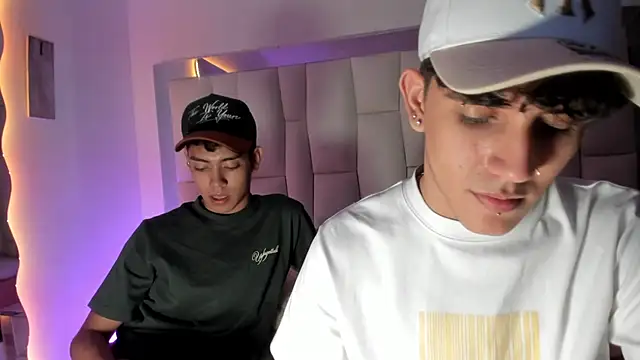 LoganTwink18 online show from 03-27-26, 02:31