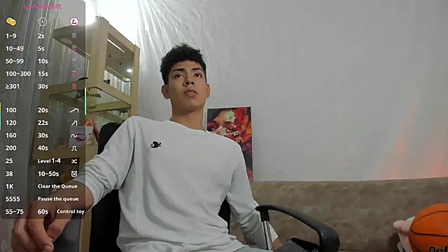 LoganTwink18 online show from 03-26-26, 02:26