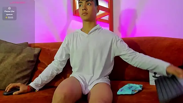 LoganTwink18 online show from 09-20-25, 07:41